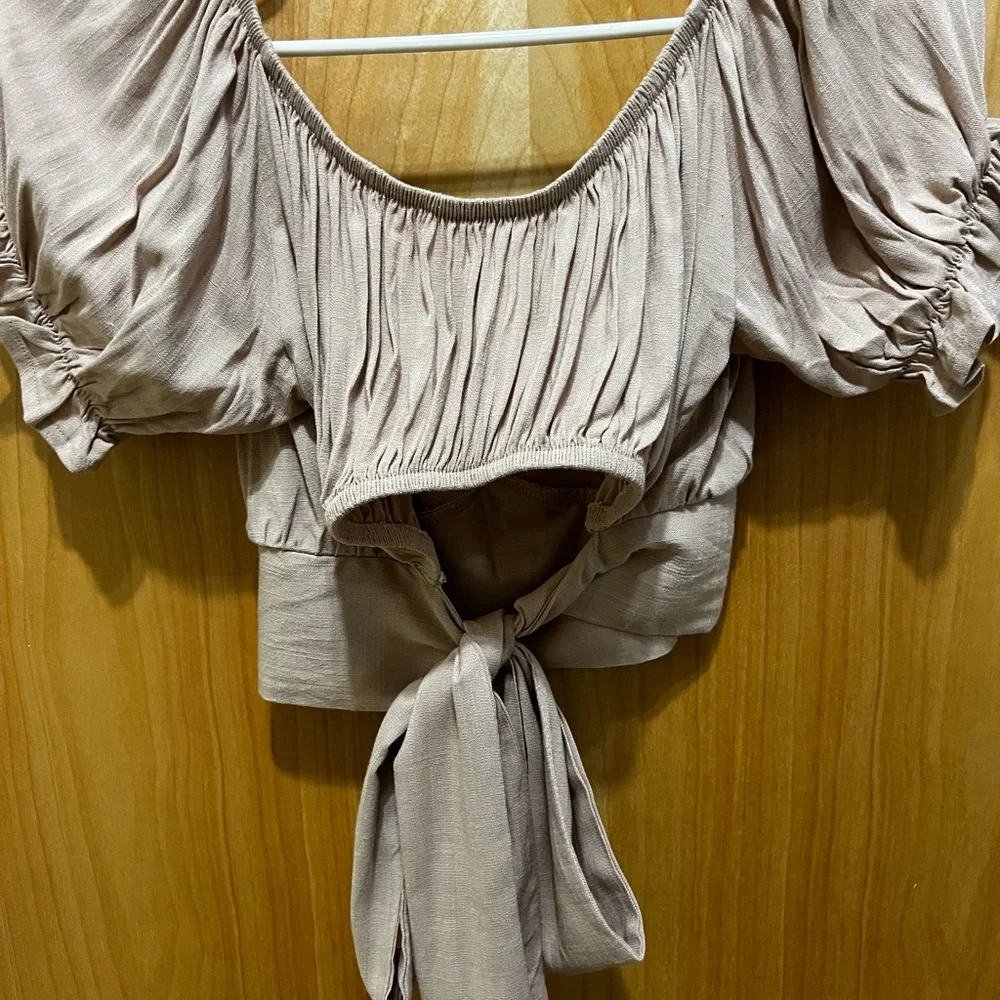 New Printed trendy crop top, different colors. (No tags) - Picture 3 of 5